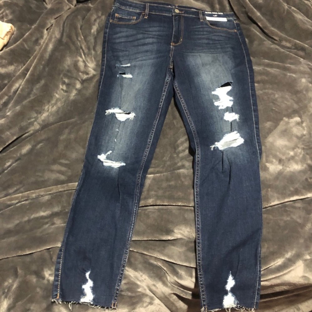 NWT Hollister size 17L 33w brand new jeans